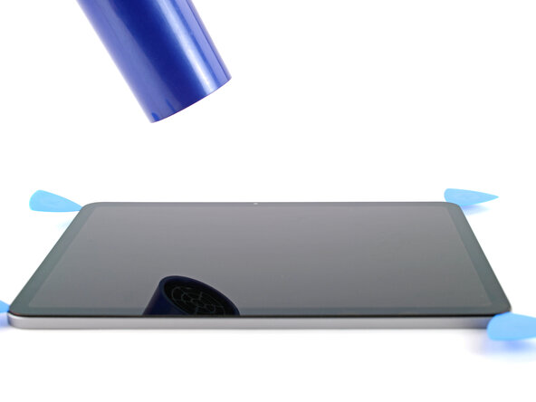 iPad Air 6 11" Screen Replacement, Separate the right edge adhesive: step 11, image 1 of 3
