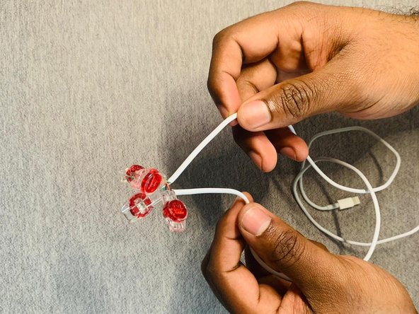 How to Repair a Damaged Apple USB Cable: crwdns2935265:04crwdnd2935265:03crwdnd2935265:03crwdne2935265:0