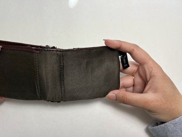 How to Repair the Lining of a Leather Wallet: crwdns2935265:09crwdnd2935265:02crwdnd2935265:02crwdne2935265:0