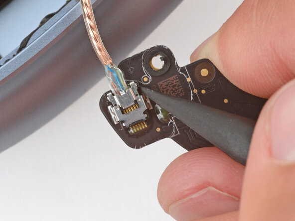 AirPods Max Right Microphone Replacement, Disconnect the power board: step 26, image 2 of 3