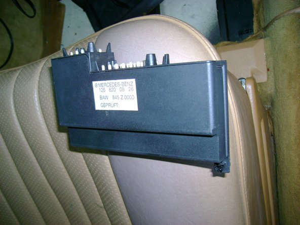 Mercedes W123  disable security alarm, Disconnect security alarm relay: stap 0, afbeelding 2 van 2