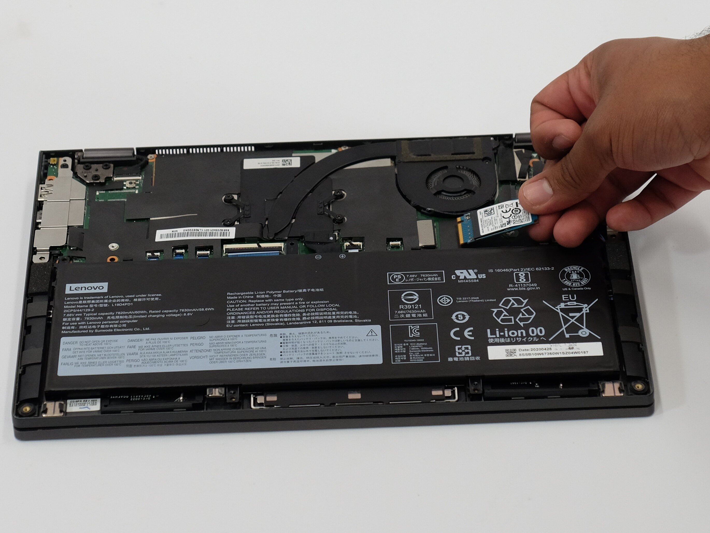 Lenovo Windows10/4G/SSD 64GB（充電器付き） Lenovo Windows10/4G/SSD 64GB（充電器付き）