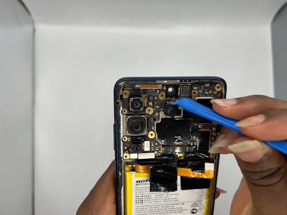 Motorola Edge (2021) Front-Facing Camera module Replacement: crwdns2935265:07crwdnd2935265:02crwdnd2935265:02crwdne2935265:0