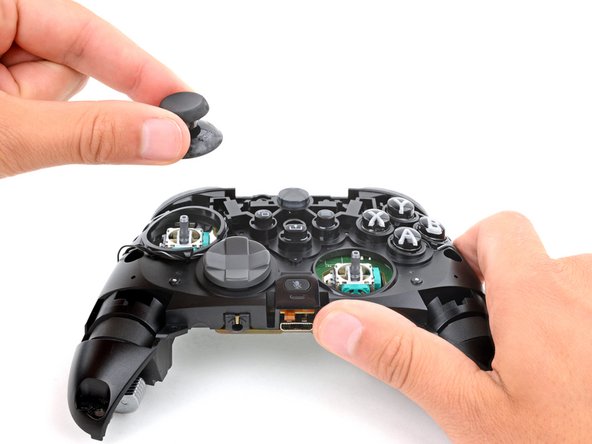 Scuf Instinct Pro Buttons Replacement, Remove the thumbstick covers: stap 16, afbeelding 3 van 3