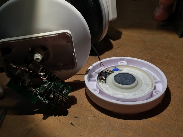 Teufel Airy Headphone Speaker Cable  Replacement (right), Removing the Speaker: crwdns2935265:03crwdnd2935265:03crwdnd2935265:03crwdne2935265:0