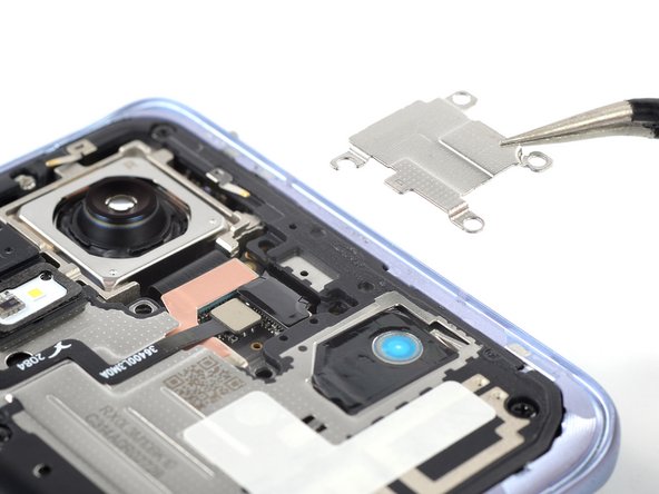 Xiaomi 12 Screen Replacement, Remove the flash connector cover: crwdns2935265:012crwdnd2935265:02crwdnd2935265:02crwdne2935265:0