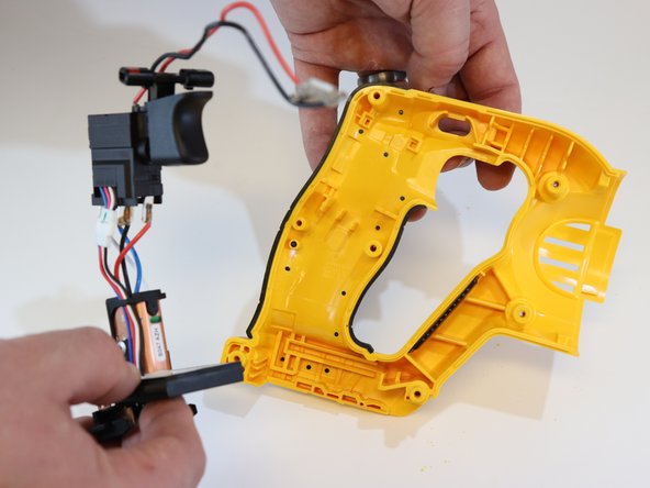 DeWalt DCS380 Trigger assembly Replacement, Trigger assembly: crwdns2935265:03crwdnd2935265:03crwdnd2935265:03crwdne2935265:0