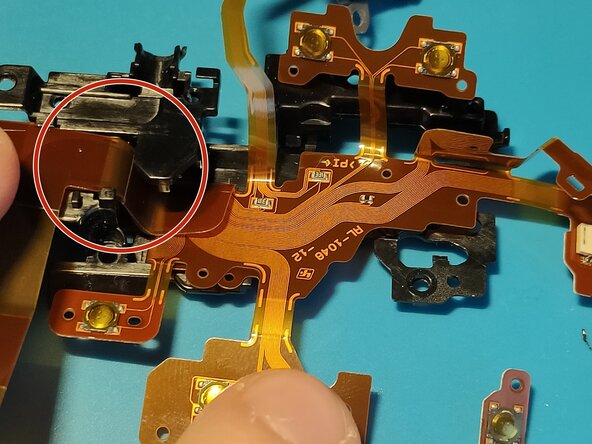 Sony A7 II Top Flex Cable replacement, Inserting it back into the plastic frame: crwdns2935265:035crwdnd2935265:01crwdnd2935265:03crwdne2935265:0