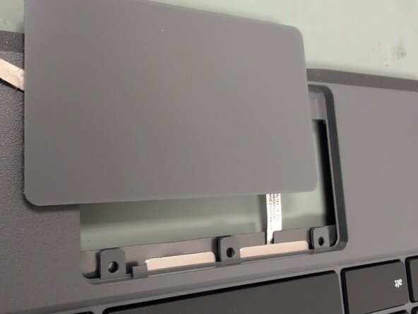 Lenovo 300e Chromebook Gen 3 Keyboard Replacement, Put the touchpad back into the new keyboard.: crwdns2935265:09crwdnd2935265:01crwdnd2935265:02crwdne2935265:0