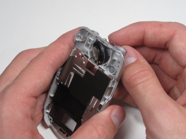 Motorola V557 External Speaker Replacement: crwdns2935265:010crwdnd2935265:02crwdnd2935265:03crwdne2935265:0