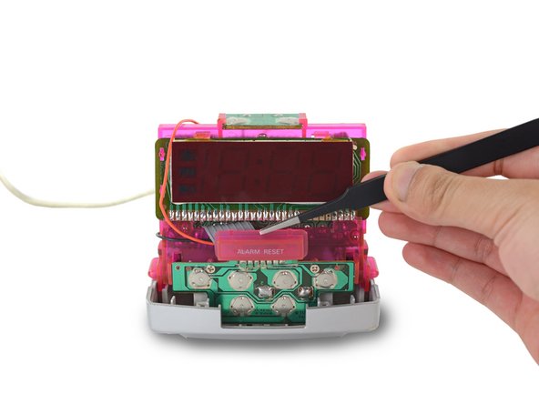 Timex T132 "iMac" Alarm Clock Disassembly: crwdns2935265:06crwdnd2935265:03crwdnd2935265:03crwdne2935265:0