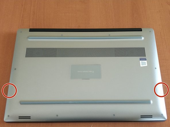 Dell Precision 5540 Fans Replacement, Remove the base cover: 步骤 3 中的图像 2，2