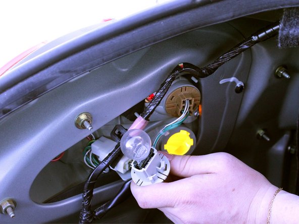 2003 Toyota Solara Tail Light Replacement: crwdns2935265:05crwdnd2935265:03crwdnd2935265:03crwdne2935265:0