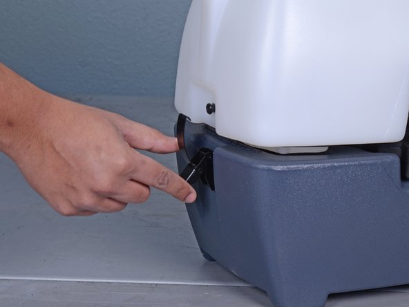 Presto Carpet Extractor 9.840-068.0 2016 Vacuum Motor Replacement, Remove the Recovery Tank: crwdns2935265:03crwdnd2935265:02crwdnd2935265:03crwdne2935265:0