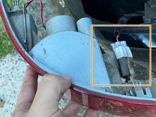 2011 Mitsubishi Outlander Bumper Taillight Replacement: crwdns2935265:05crwdnd2935265:02crwdnd2935265:02crwdne2935265:0