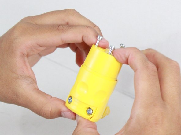 Install an Extension Cord Female Plug: adım 5, 3 resimden 3.