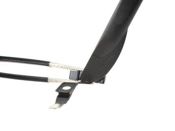 iPad Air 3 Power Button Cable Replacement, Remove the power button cable: étape 24, image 3 de 3