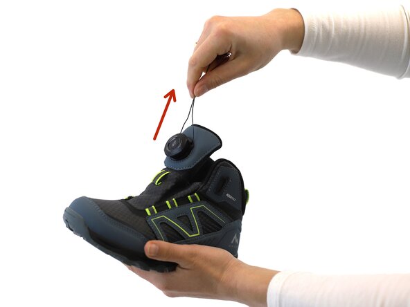 How to Replace a Dial-Lace System in a Hiking Boot, Cut the old lace: crwdns2935265:02crwdnd2935265:03crwdnd2935265:03crwdne2935265:0