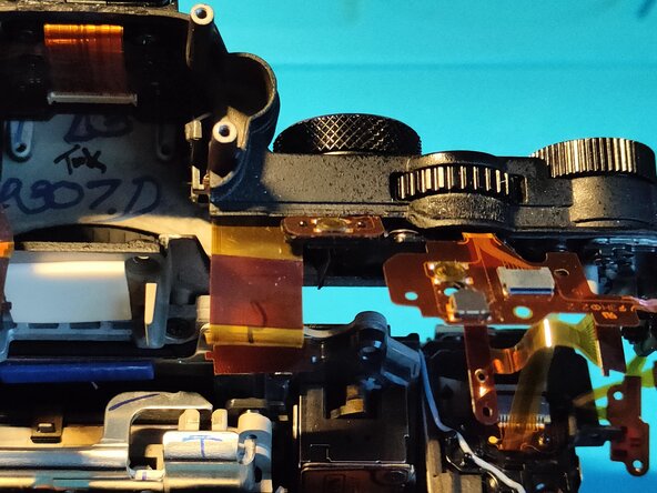 Sony A7 II Top Flex Cable replacement, Removing the top assembly 2 - finally: crwdns2935265:027crwdnd2935265:01crwdnd2935265:03crwdne2935265:0