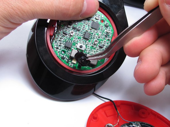 Beats Studio First Generation Motherboard Replacement, Remove Power Button Cover: crwdns2935265:014crwdnd2935265:02crwdnd2935265:02crwdne2935265:0