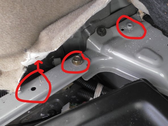 1997–2003 Lexus RX Lamp Failure Sensor Repair, Remove Lower Bolts: crwdns2935265:05crwdnd2935265:03crwdnd2935265:03crwdne2935265:0