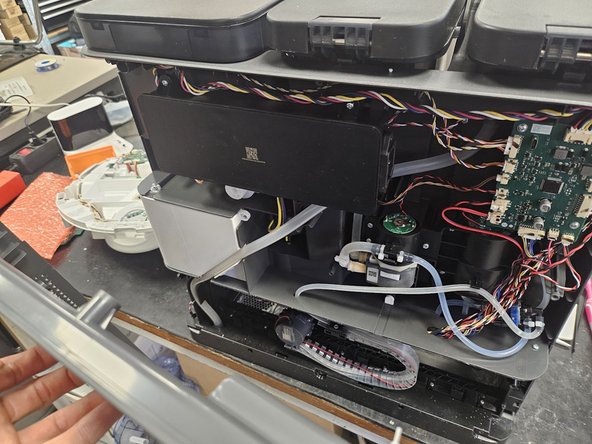 S7 MaxV Ultra Dock: Motherboard replacement, Removing the back cover: crwdns2935265:01crwdnd2935265:03crwdnd2935265:03crwdne2935265:0