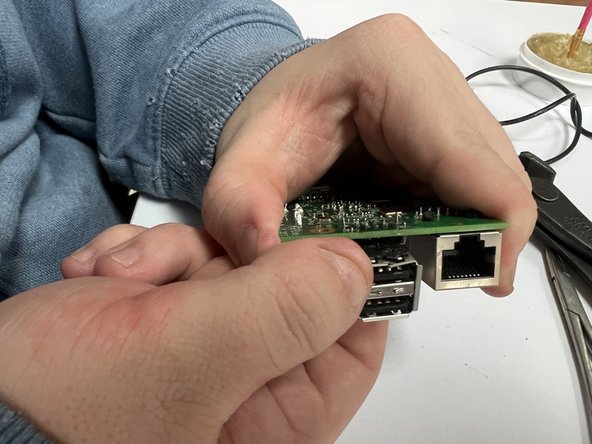 Raspberry Pi Model B Revision 2.0 USB Port Replacement: crwdns2935265:07crwdnd2935265:02crwdnd2935265:03crwdne2935265:0