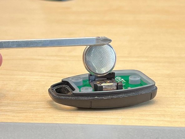 ICT Key Fob Battery Replacement: шаг 4, изображение 2 из 2