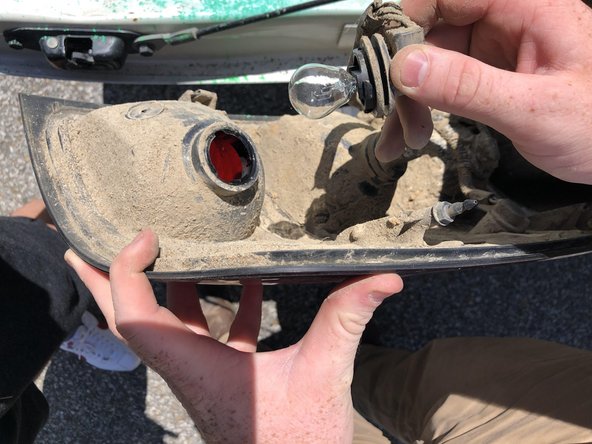 2010 GMC Sierra Tail Light Replacement: crwdns2935265:05crwdnd2935265:02crwdnd2935265:02crwdne2935265:0