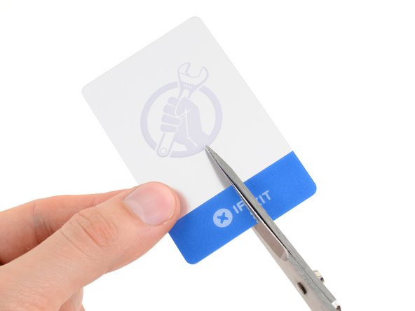 Steam Deck OLED Battery Replacement, Cut a plastic card: crwdns2935265:019crwdnd2935265:02crwdnd2935265:03crwdne2935265:0