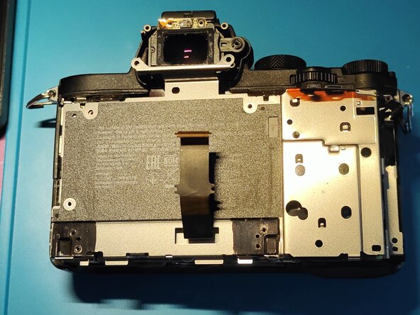 Sony A7 II Top Flex Cable replacement, Removing metal bracket 3: crwdns2935265:016crwdnd2935265:01crwdnd2935265:02crwdne2935265:0