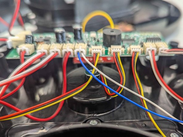 Robot Vacuum Cleaner Disassembly Guide, Removing the Brush Motors: crwdns2935265:04crwdnd2935265:02crwdnd2935265:02crwdne2935265:0