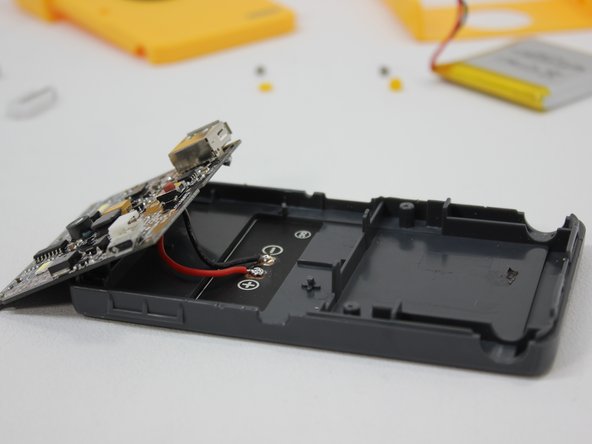Waka Waka Power Plus Teardown, Remove the PCB: crwdns2935265:010crwdnd2935265:02crwdnd2935265:03crwdne2935265:0