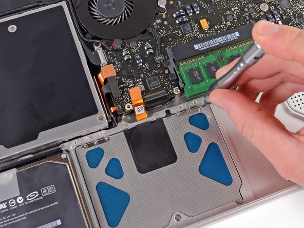 MacBook Unibody Model A1278 Trackpad Replacement: stap 0, afbeelding 1 van 1