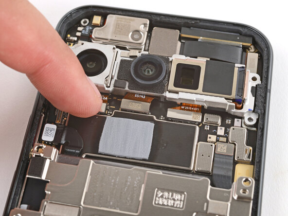 Google Pixel 10 Rear Cameras Replacement, Connect the rear cameras: 27 단계, 이미지 3개 중 1개