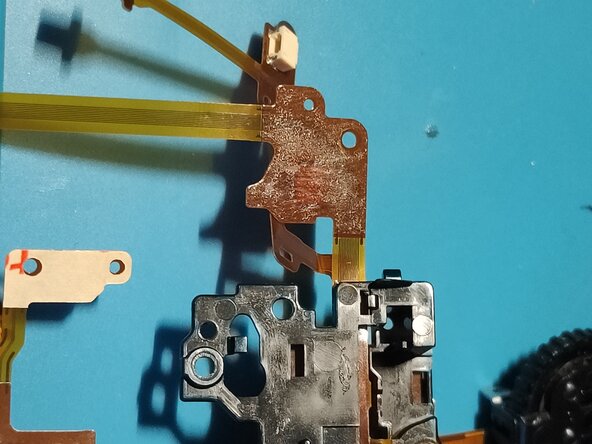 Sony A7 II Top Flex Cable replacement, Removing the protective film: crwdns2935265:041crwdnd2935265:03crwdnd2935265:03crwdne2935265:0