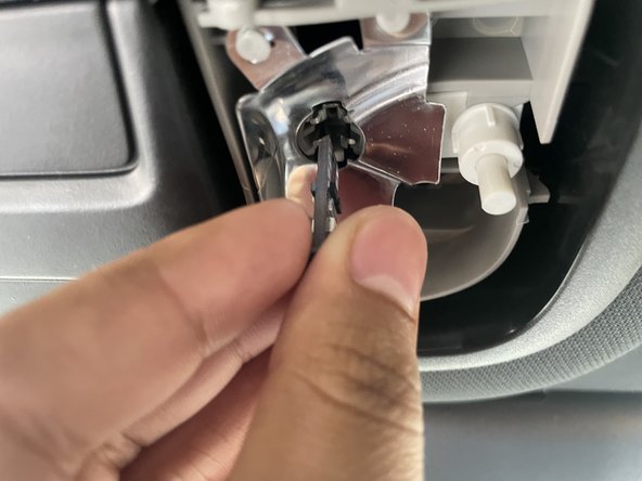 2020 Honda Civic Cabin Lights Replacement: passo 15, immagine 2 di 3