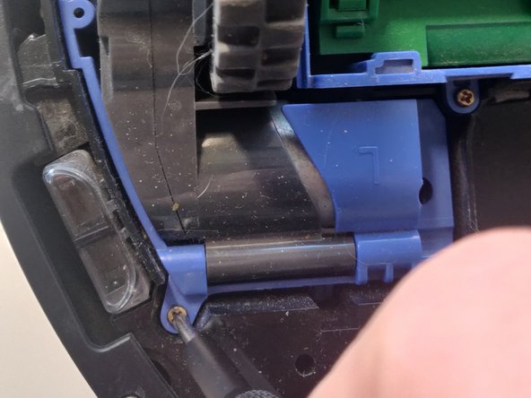 iRobot Roomba 560 Motherboard Replacement, Removing the wheels.: 8 단계, 이미지 3개 중 2개