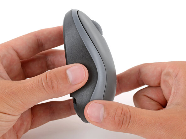 How to Open Your Logitech M185 Wireless Mouse, Separate the two halves: crwdns2935265:05crwdnd2935265:01crwdnd2935265:03crwdne2935265:0