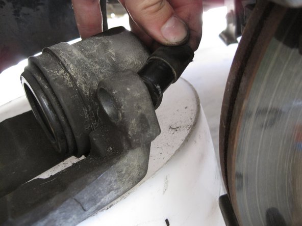 2005-2007 Ford Focus Front Brake Pad Replacement: crwdns2935265:015crwdnd2935265:02crwdnd2935265:02crwdne2935265:0