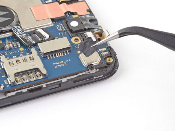 Motorola Moto E6 Plus Display Replacement, Remove the stickers: crwdns2935265:032crwdnd2935265:02crwdnd2935265:02crwdne2935265:0