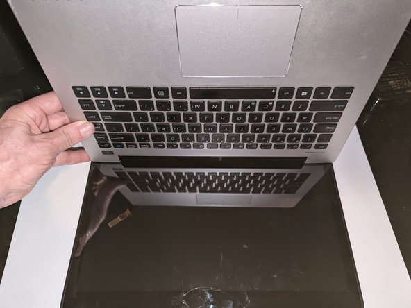 ASUS VivoBook S400C Motherboard Replacement, Remove the Display: crwdns2935265:017crwdnd2935265:02crwdnd2935265:03crwdne2935265:0