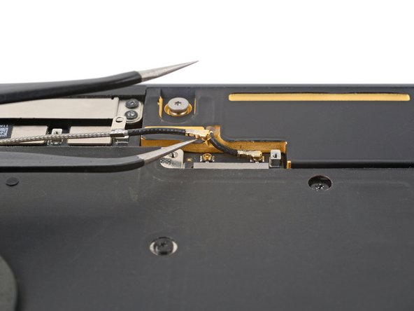 MacBook Air 2022 (M2) Right Speaker Replacement: crwdns2935265:015crwdnd2935265:02crwdnd2935265:02crwdne2935265:0