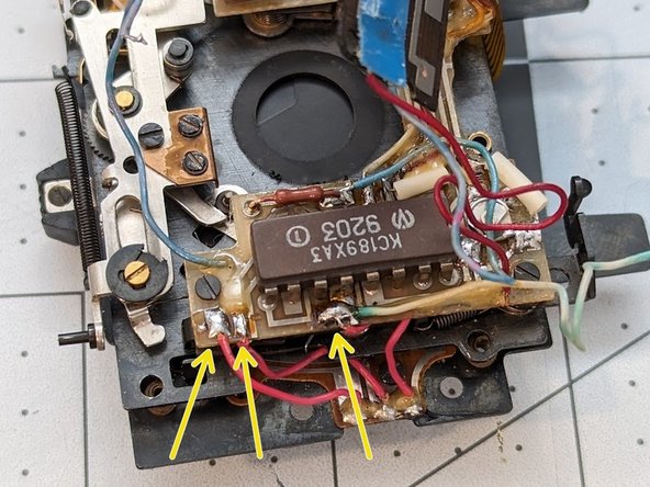 Lomo LC-A sticky shutter repair, flat cable removal: crwdns2935265:015crwdnd2935265:03crwdnd2935265:03crwdne2935265:0