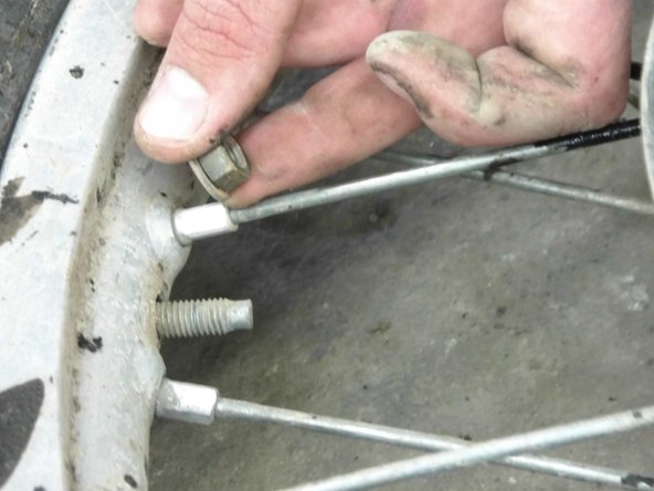 How to change a dirt bike tire: crwdns2935265:012crwdnd2935265:02crwdnd2935265:03crwdne2935265:0