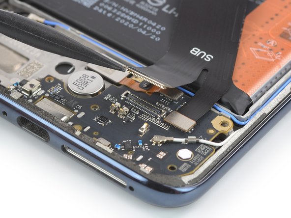 Xiaomi Mi 10 Lite Screen Replacement, Disconnect the interconnect flex cable: crwdns2935265:017crwdnd2935265:02crwdnd2935265:02crwdne2935265:0