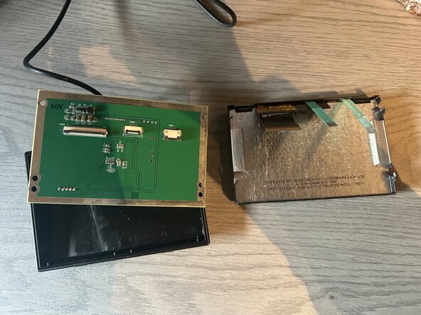 Elgato Stream Deck Classic Teardown, Seperate the circult board and screen: crwdns2935265:06crwdnd2935265:01crwdnd2935265:01crwdne2935265:0