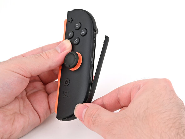 Joy-Con 2 (Right) Joystick Replacement, Install the plastic strip: crwdns2935265:049crwdnd2935265:02crwdnd2935265:03crwdne2935265:0