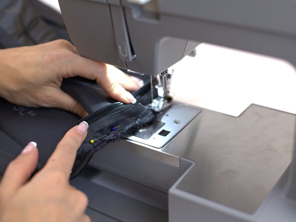 How to fix a Detached Backpack Strap, Start sewing: crwdns2935265:05crwdnd2935265:01crwdnd2935265:03crwdne2935265:0