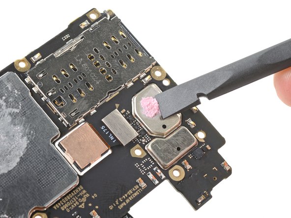 Motorola Moto G Play (2021) Screen Replacement, Clean the thermal paste: crwdns2935265:022crwdnd2935265:02crwdnd2935265:02crwdne2935265:0